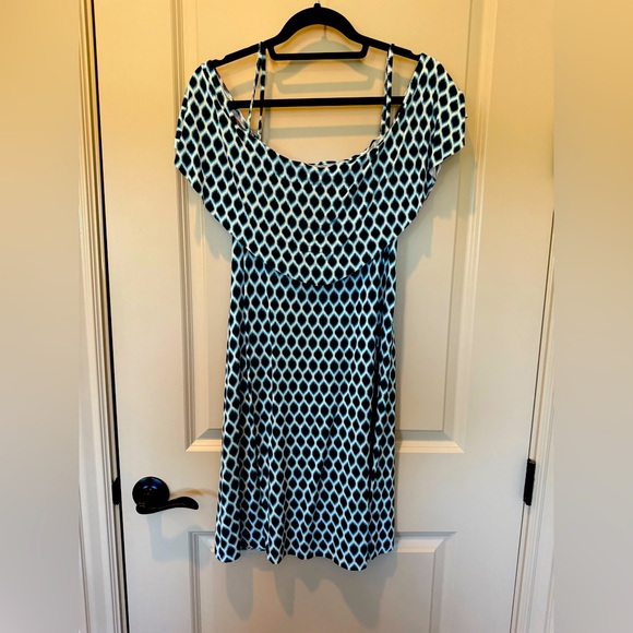 Cute off the shoulder summer dress. Size L 10/12 - Picture 1 of 7